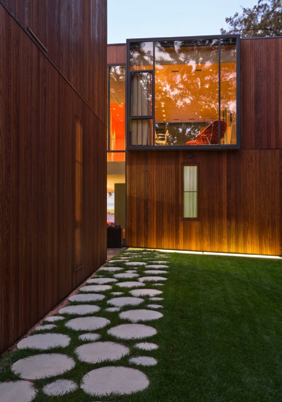 Минималистична-архитектура-от-MinDay-Architects-двор